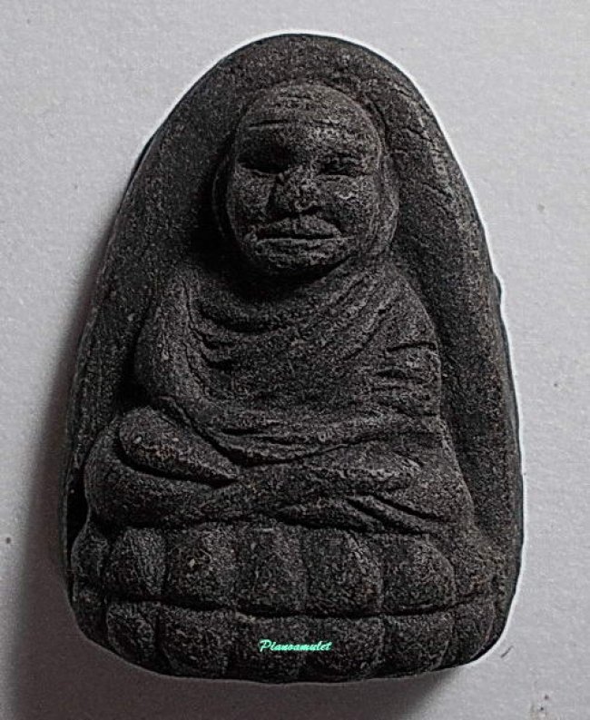 หลวงปู่ทวด เนื้อว่าน พิมพ์ซุ้มกอใหญ่ รุ่นเลื่อนสมณศักดิ์ อาจารย์ทอง วัดสำเภาเชย ปี 2545