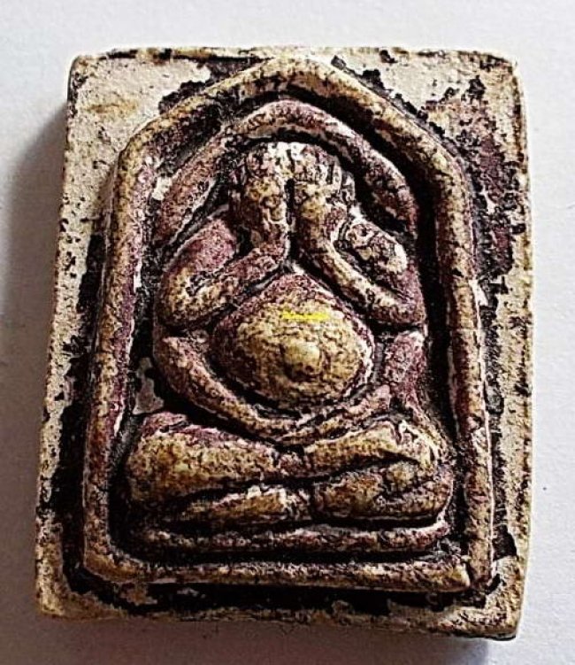 พระปิดตาสี่กร พิมพ์สี่เหลี่ยม เนื้อผง ลป.เทพโลกอุดร กรุวังหน้า