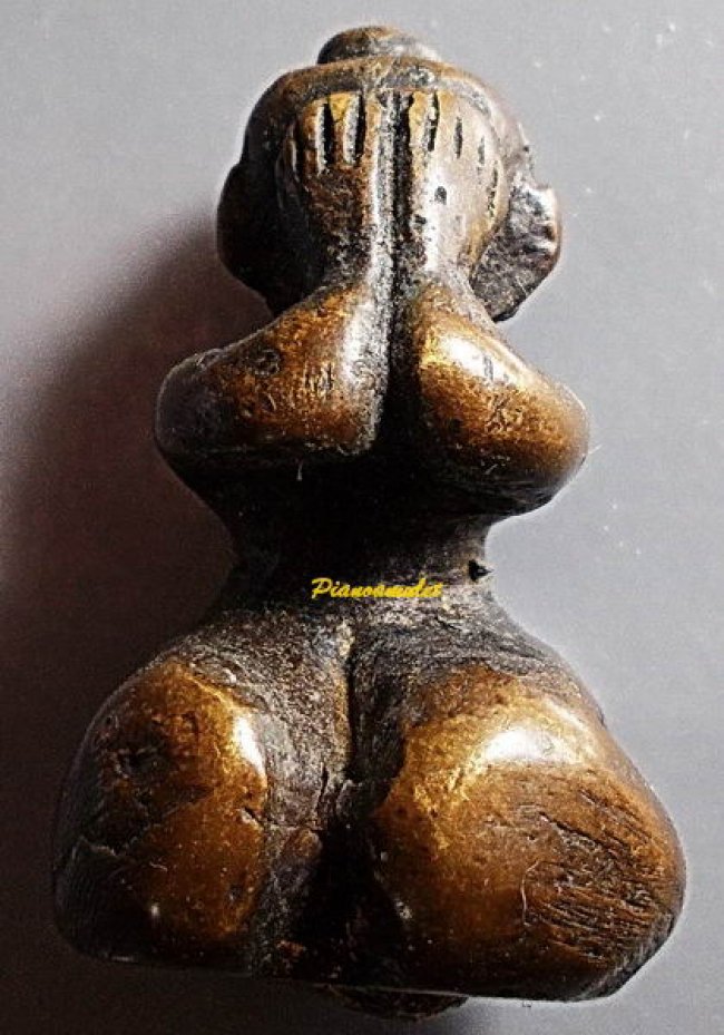 พระปิดตาลอยองค์ เนื้อสัมฤทธิ์ก้นอุดชันโรง ขนาดห้อยบูชา พระปิดตาลอยองค์ เนื้อสัมฤทธิ์ก้นอุดชันโรง ขนาดห้อยบูชา