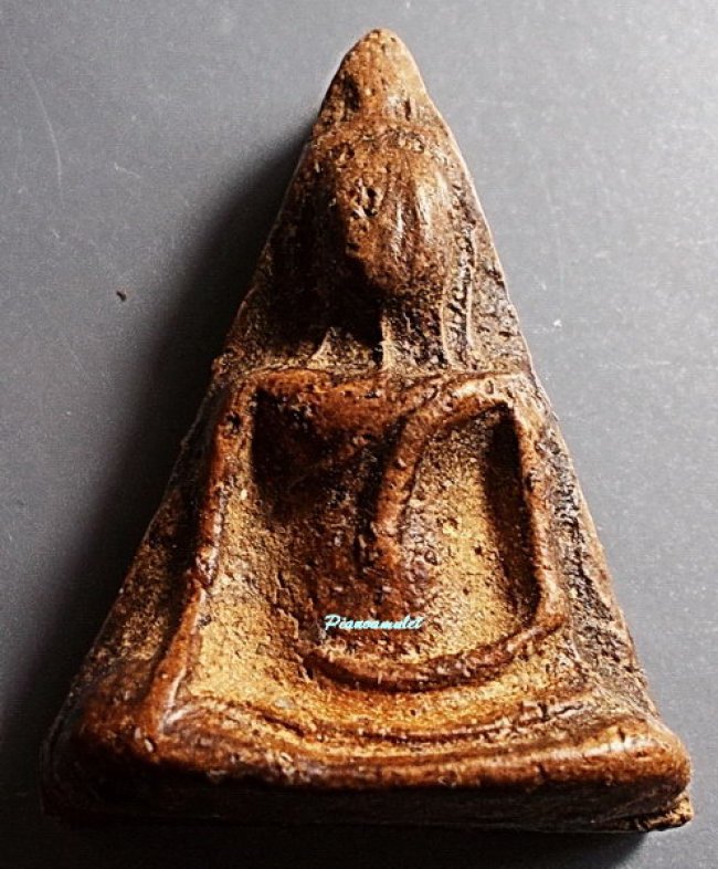 พระนางพญา พิมพ์เข่าโค้ง พิษณุโลก