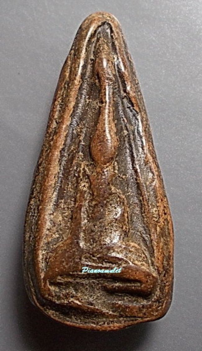 พระกำแพงเม็ดมะเคล็ด เนื้อดินเผาสีแดง ทุ่งเศรษฐี กำแพงเพชร 