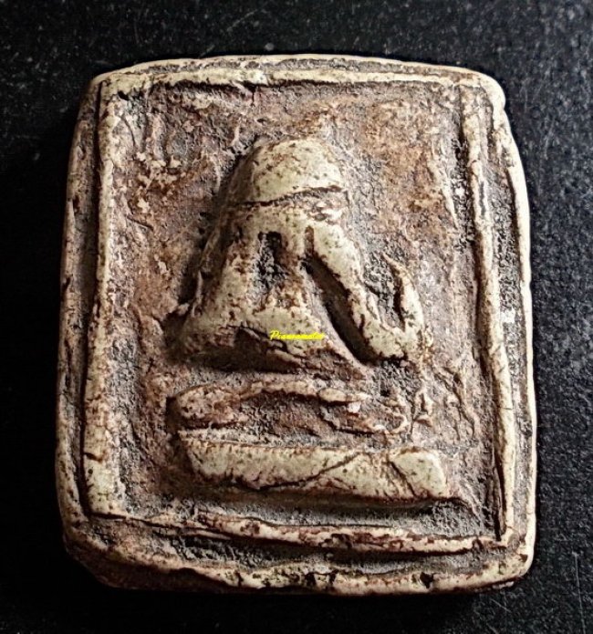 พระลึกลับ เนื้อผงเก่า พิมพ์พระปิดตาสี่เหลี่ยม