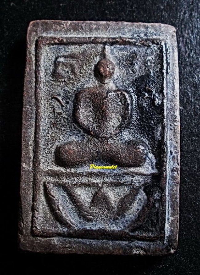 พระเนื้อดินผสม พิมพ์พระพุทธนั่งบัว จุ่มรัก หลวงพ่อนุ่ม ธัมมาราโม วัดนางในธัมมิการาม จ.อ่างทอง 