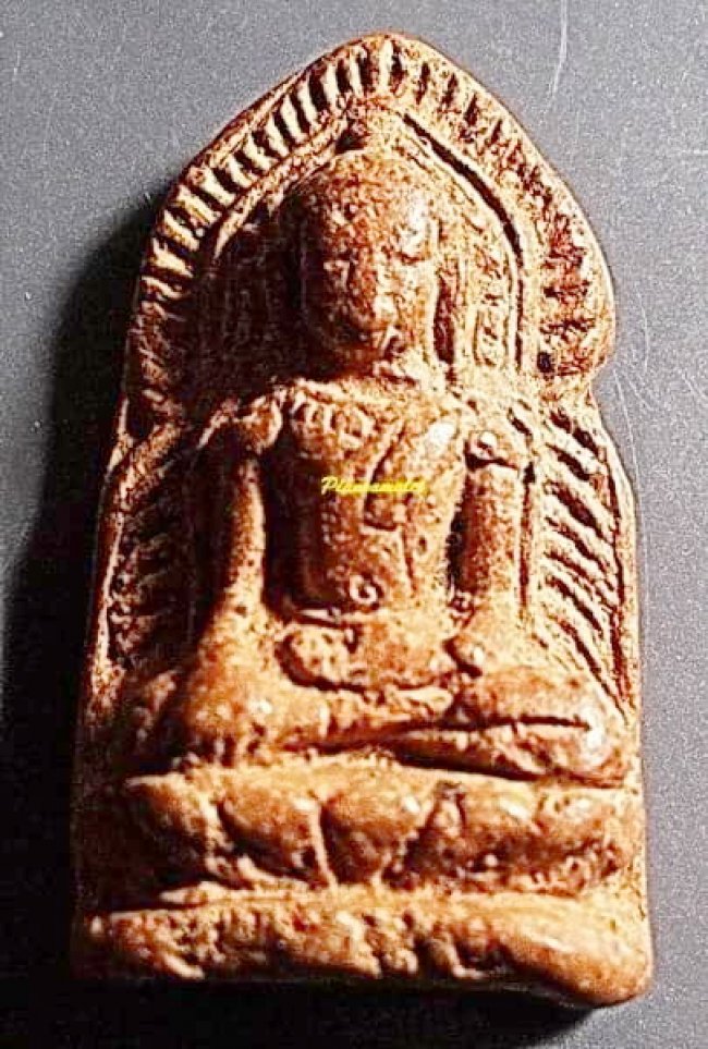 พระยอดขุนพล กรุศรีเทพ ยุคทวารวดี กรุวัดธุตังฆาราม จ.เพชรบูรณ์ พิมพ์มารวิชัยถือลูกแก้ว ตัดขอบ 