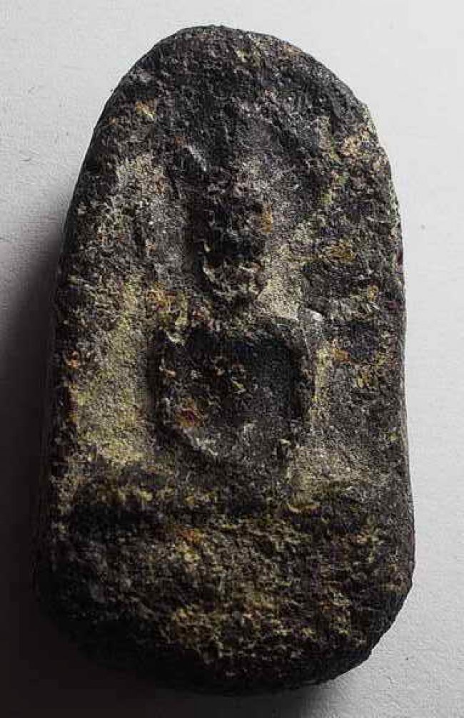 พระร่วงนั่งบรรจุกริ่ง