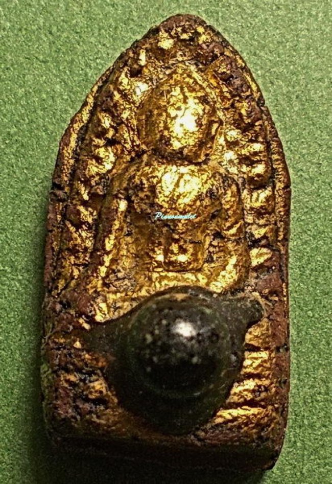 พระรอด พิธีเสด็จกลับ ปี 2511 พิมพ์คะแนน ติดเม็ดเหล็กไหล อ.ชุม ไชยคีรี 