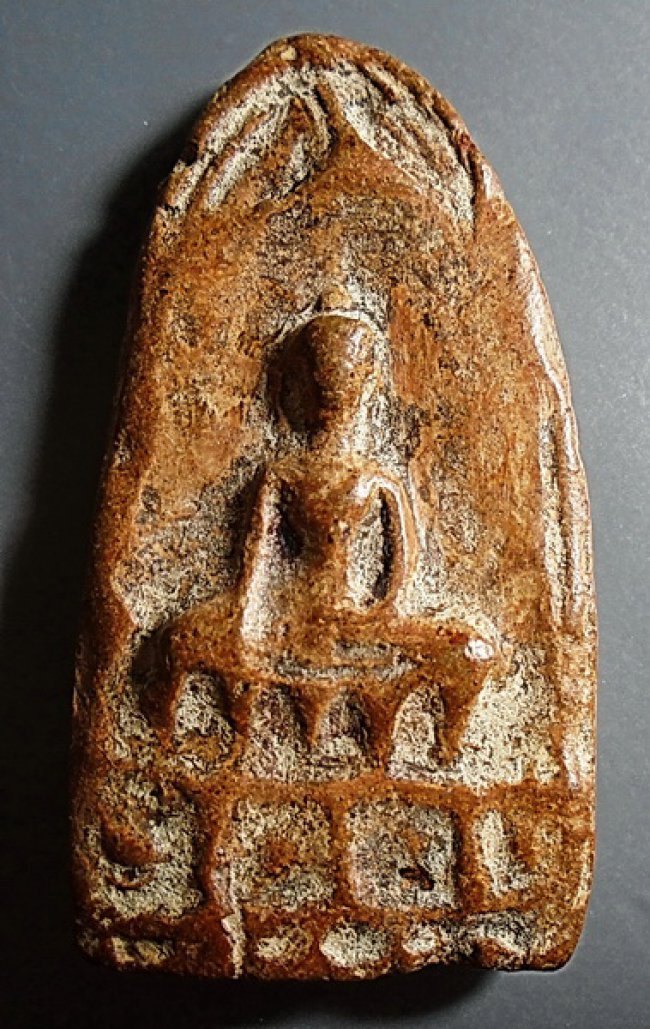 พระร่วงนั่งซุ้มบัลลังก์ กรุ สปจ. กำแพงเพชร