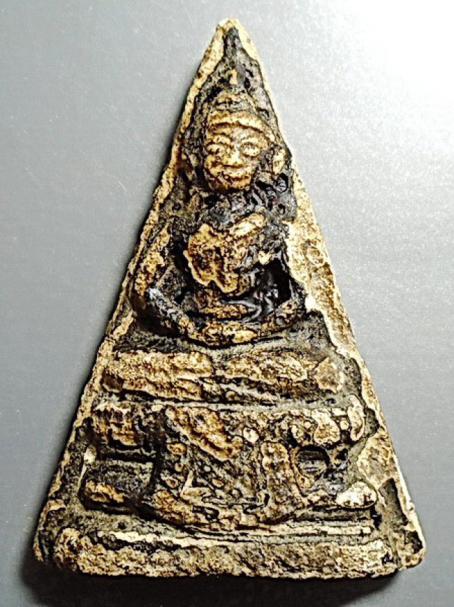 พระกรุวัดสามปลื้ม พิมพ์สามเหลี่ยม รักทองเก่า