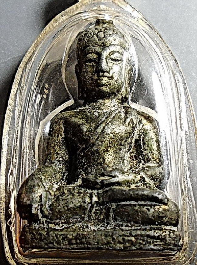 พระเชียงแสนสิงห์หนึ่ง สัมฤทธิ์เงิน เลี่ยมเดิม ขนาดห้อยบูชา