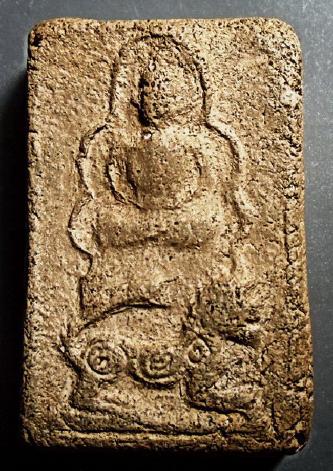 หลวงพ่อผาด กรุวัดดงตาล พิมพ์ทรงสิงห์ อุดผง