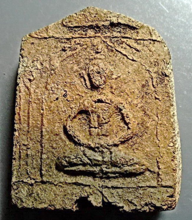 พระแผงตัด ปางสมาธิ เนื้อดิน กรุวัดกระชาย อยุธยา