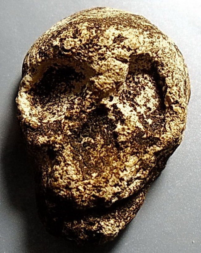 พระเนื้อผงกระดูกผี พิมพ์หัวกะโหลก อจ.หนู วัดโพธิ์ท่าเตัยน 