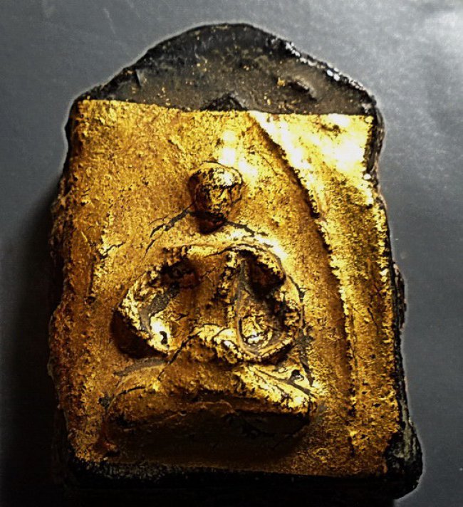 พระเจ้าสิบชาติ กรุวัดกระชาย พิมพ์สมาธิแผงตัด เนื้อดินลงทอง อยุธยา