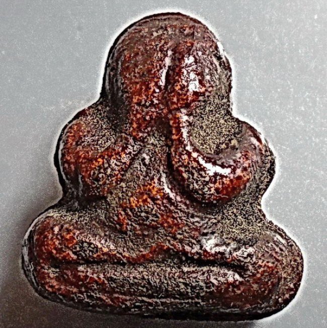 พระปิดตาสองหน้า หลวงพ่อทองสุข พิมพ์ตะพาบ สะดือจุ่น (แข้งตรง) ยุคต้น