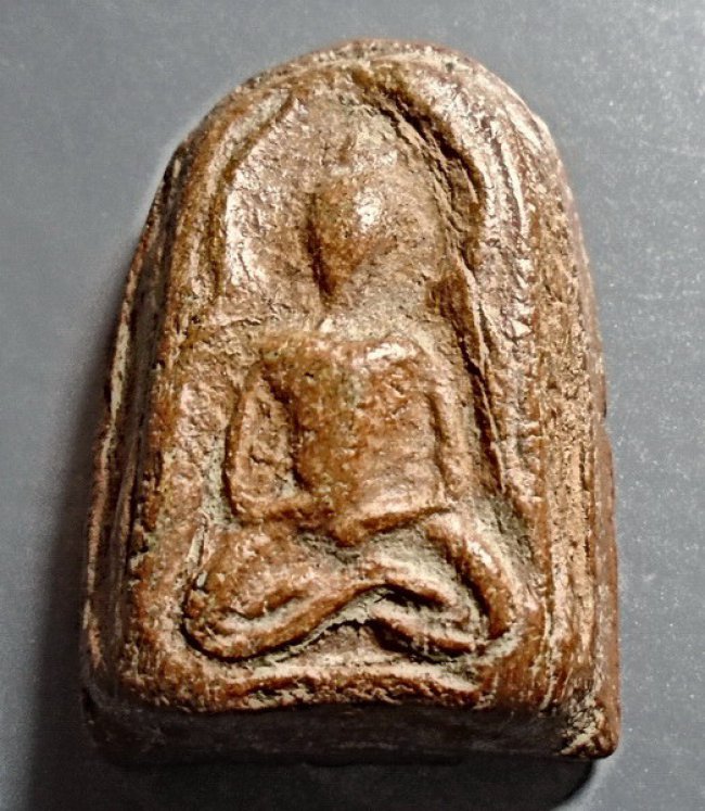 ลป.บุญ วัดกลางบางแก้ว เนื้อดิน พิมพ์สมาธิซุ้มแหลมหลังจารย์