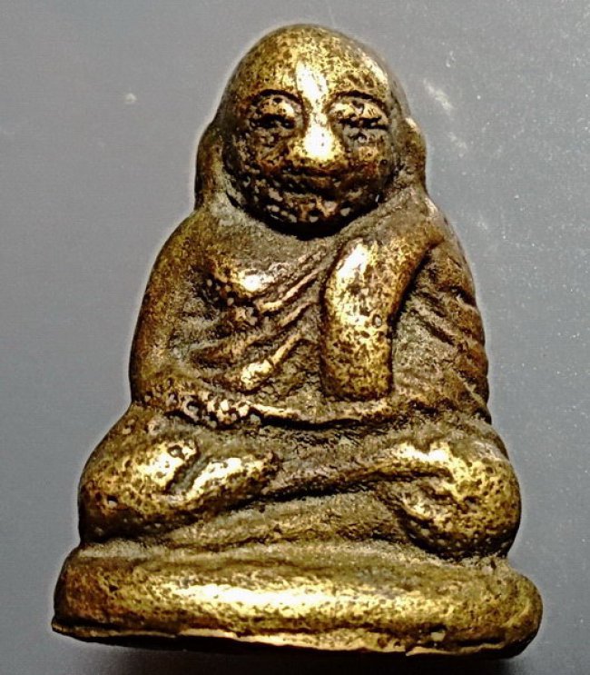 รูปหล่อหลวงพ่อเงิน ก้น โค๊ด ช. พระอาจารย์ชุ่ม แห่งวัดท้ายน้ำ