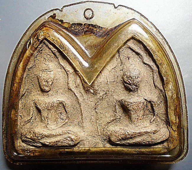 พระขุนแผนพลายคู่ เนื้อดิน ลพ.โหน่ง วัดคลองมะดัน สุพรรณบุรี ในเลี่ยมโบราณเปิดหน้าหลัง พระขุนแผนพลายคู่ เนื้อดิน ลพ.โหน่ง วัดคลองมะดัน สุพรรณบุรี ในเลี่ยมโบราณเปิดหน้าหลัง