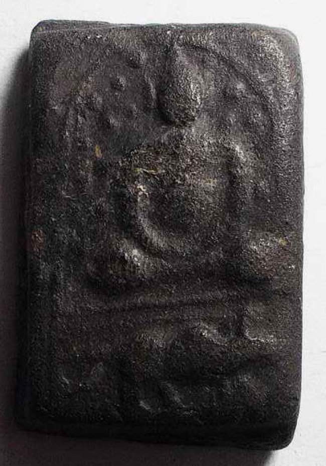 พระเนื้อดิน หลวงพ่อเล็ก วัดท่าอิฐ พิมพ์ทรงโค ปี 2484