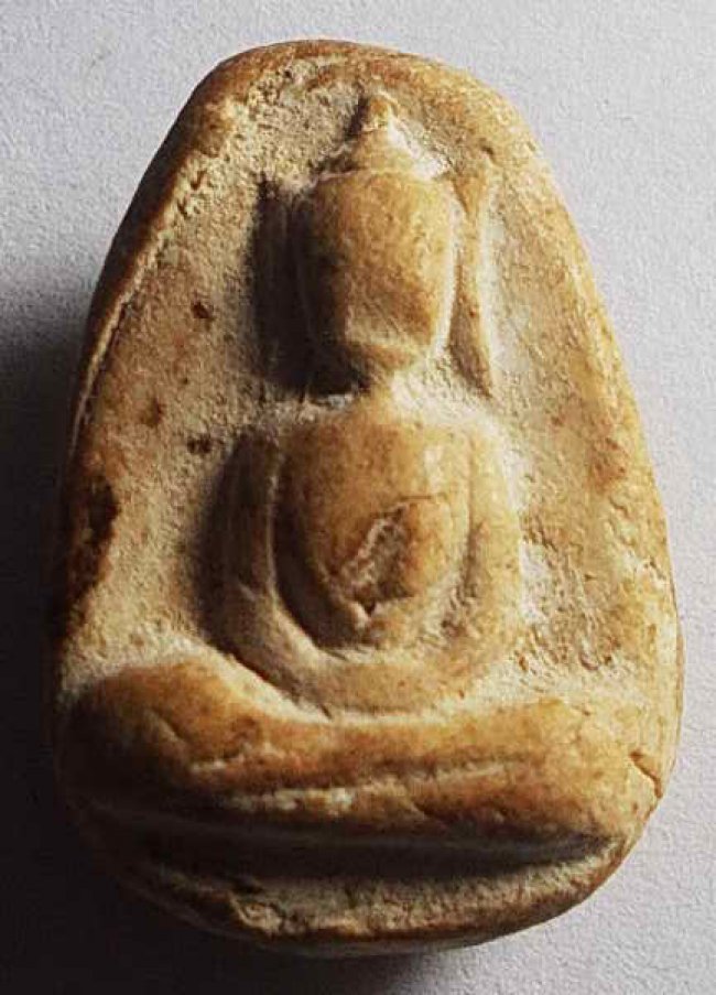 พระผงน้ำมัน กรุอัมพวา พิมพ์วัดพลับ