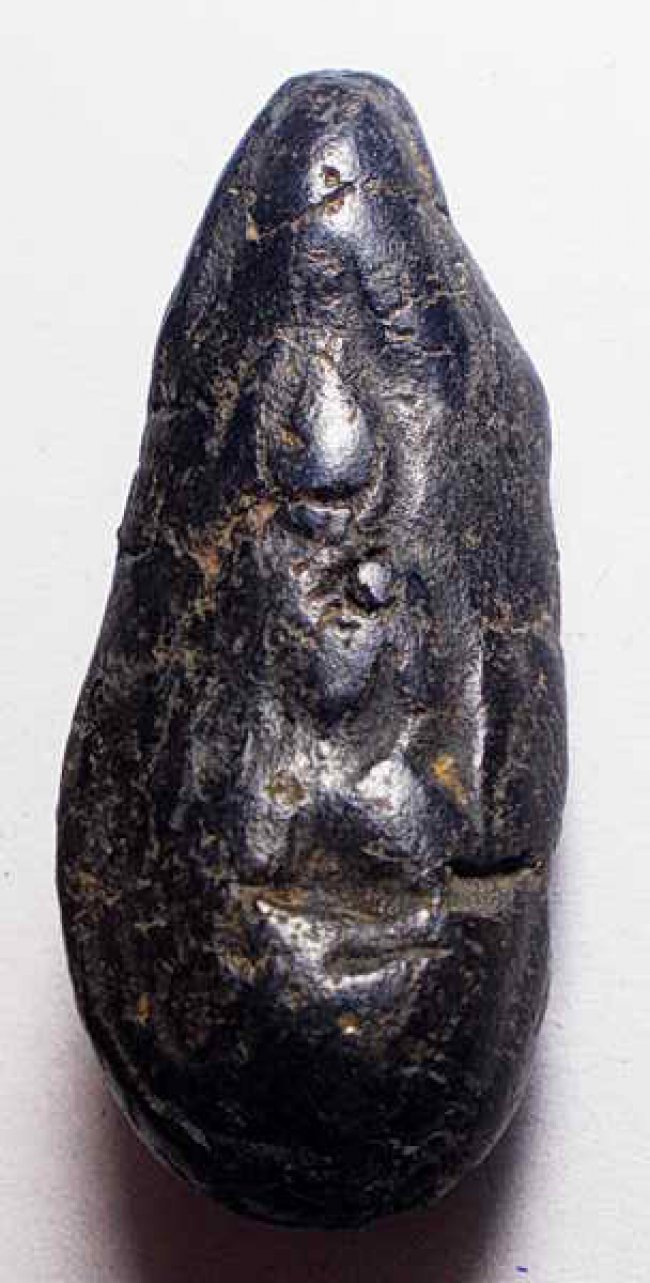 พระกำแพง เม็ดมะเคล็ด 