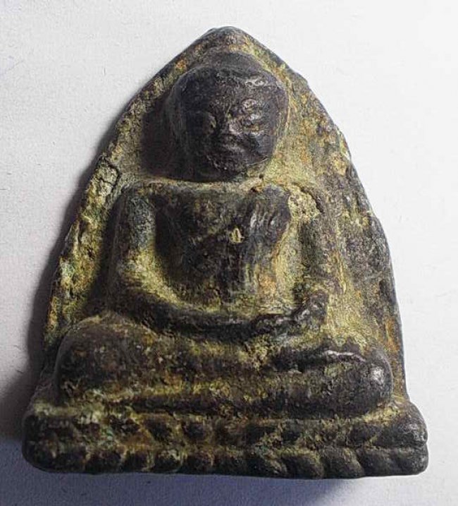 ลพ.โต บางกระทิง พิมพ์สมาธิ เนื้อชิน