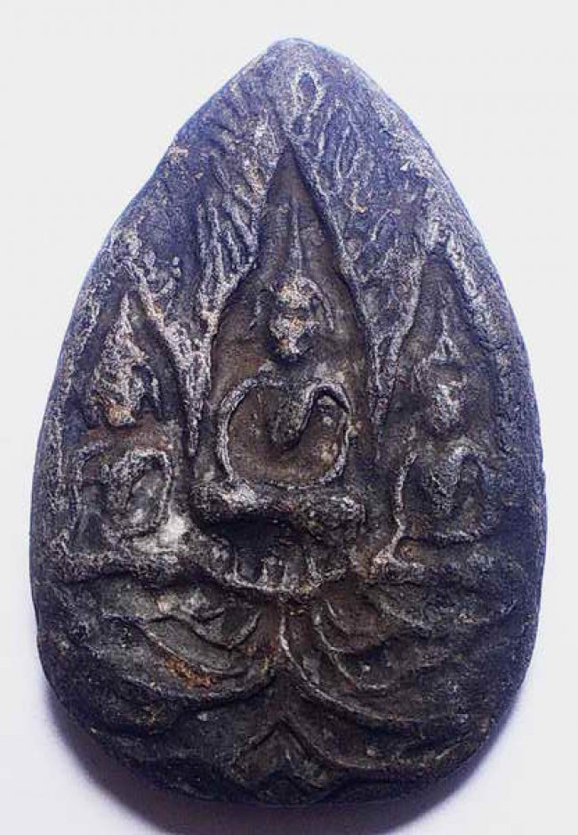 กลีบบัวหลังยันต์ตุ๊กตา ลพ.วงษ์ วัดทุ่งผักกูด นครปฐม